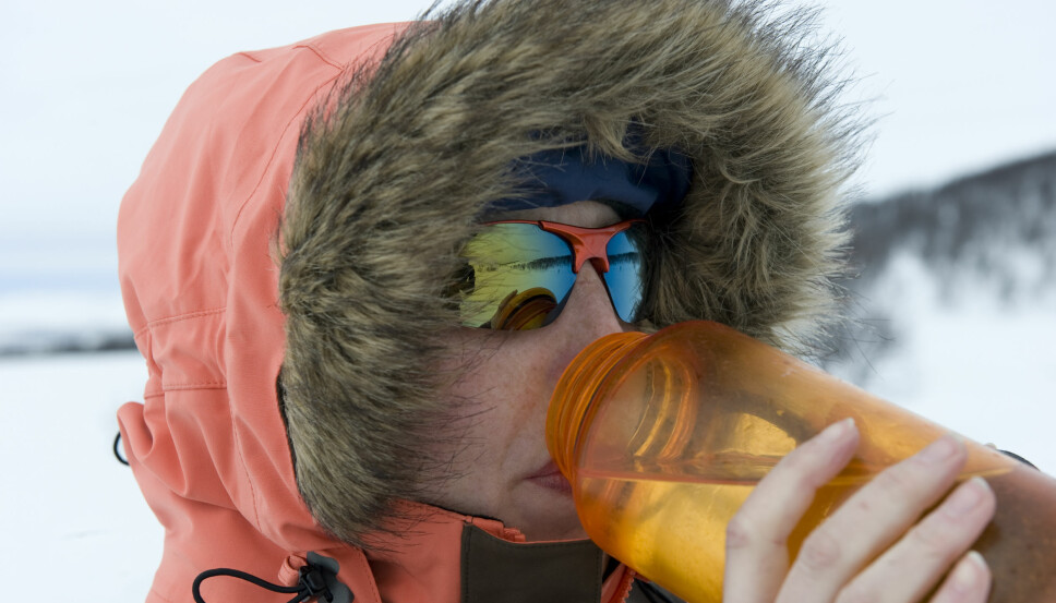 <b>KULDE:</b> Vannflaska blir fort kald om vinteren, men du blir ikke like fort kald av å ta på plast som på metall. <b>KULDE:</b> Vannflaska blir fort kald om vinteren, men du blir ikke like fort kald av å ta på plast som på metall.
