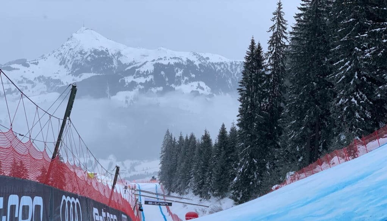 <b>DIE STREIF:</b> Utfor er skisportens Formel 1. Bildet er fra Kitzbühel. <b>DIE STREIF:</b> Utfor er skisportens Formel 1. Bildet er fra Kitzbühel.