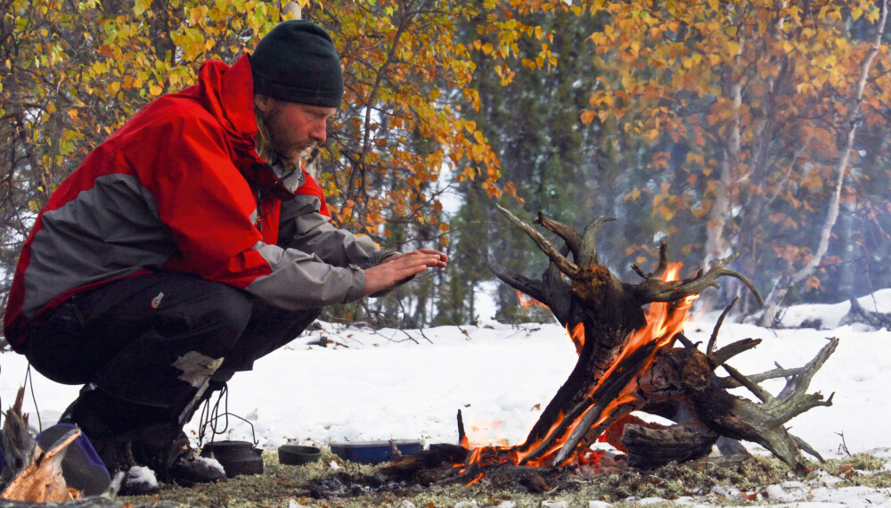 <b>VARME:</b> Bålet gir velkommen varme etter et surt døgn i Canadas skoger. <b>VARME:</b> Bålet gir velkommen varme etter et surt døgn i Canadas skoger.
