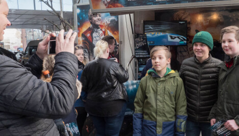 <b>KJENDIS: </b>Fotografering med fans er noe som følger med kjendistilværelsen. <b>KJENDIS: </b>Fotografering med fans er noe som følger med kjendistilværelsen.