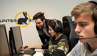 <b>SPILL-STUDENTER: </b>Full konsentrasjon foran skjermen <b>SPILL-STUDENTER: </b>Full konsentrasjon foran skjermen