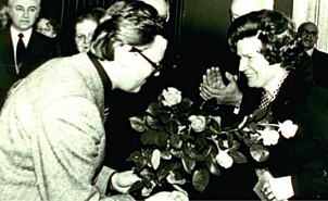 <b>Prominente gjester</b>: Valentina Teresjkova, den første kvinnen i verdensrommet, ønskes velkommen til hotellet. <b>Prominente gjester</b>: Valentina Teresjkova, den første kvinnen i verdensrommet, ønskes velkommen til hotellet.