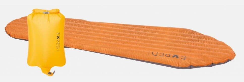 <b>TEST AV SYNMAT HL MW: </b>Liggeunderlaget fra Exped er lite og kompakt. En egen bag følge med og brukes for å pumpe opp liggeunderlaget. <b>TEST AV SYNMAT HL MW: </b>Liggeunderlaget fra Exped er lite og kompakt. En egen bag følge med og brukes for å pumpe opp liggeunderlaget.
