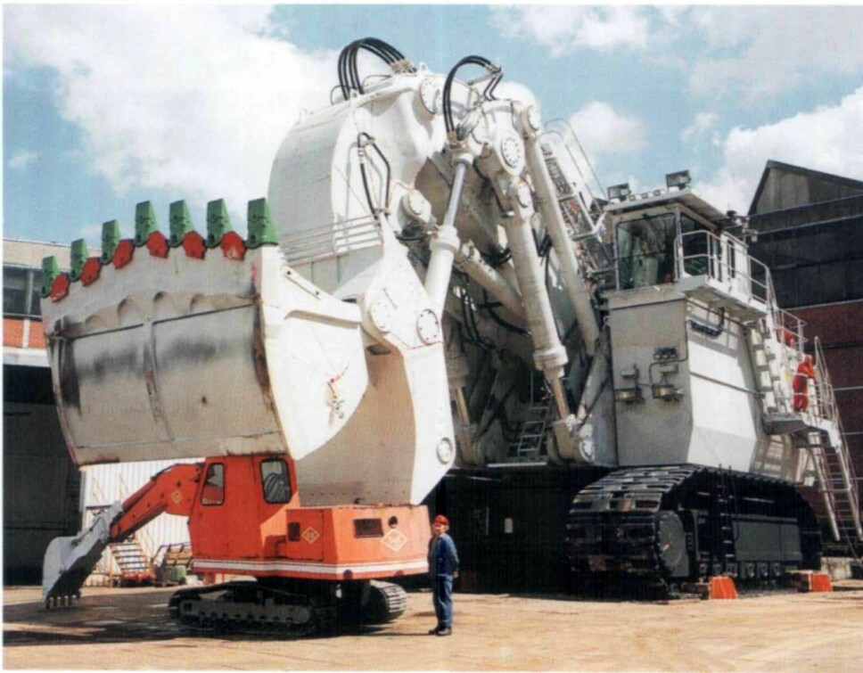 <b>KOLOSS:</b> Bucyrus RH400 spiser en vanlig gravmaskin til frokost. <b>KOLOSS:</b> Bucyrus RH400 spiser en vanlig gravmaskin til frokost.