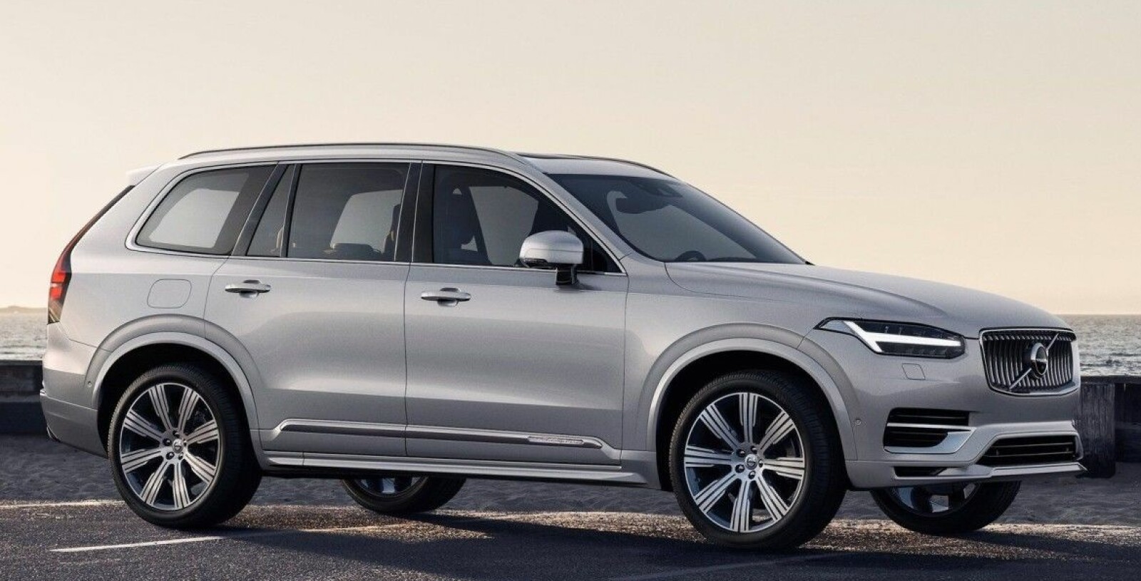 <b>VOLVO XC90 FORNYES: </b>Ny grill er blant endringene på XC90 nå, du skal ha bra peiling på denne modellen for å se at den har blitt "ny". <b>VOLVO XC90 FORNYES: </b>Ny grill er blant endringene på XC90 nå, du skal ha bra peiling på denne modellen for å se at den har blitt "ny".