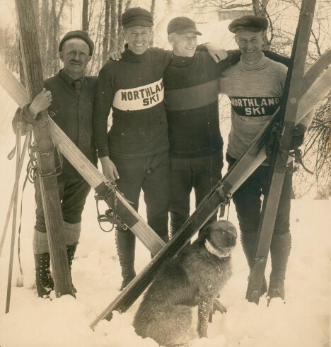 <b>BARSKINGER: </b>Hovelsen, (t.v), har fått besøk i Steamboat Springs av de dyktige Haugen-brødrene fra Wisconsin, i Midtvesten. <b>BARSKINGER: </b>Hovelsen, (t.v), har fått besøk i Steamboat Springs av de dyktige Haugen-brødrene fra Wisconsin, i Midtvesten.