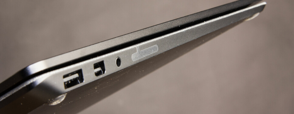 <b>LITEN OG LETT:</b> Surface Laptop 2 er både liten og lett og den har et flott design. <b>LITEN OG LETT:</b> Surface Laptop 2 er både liten og lett og den har et flott design.