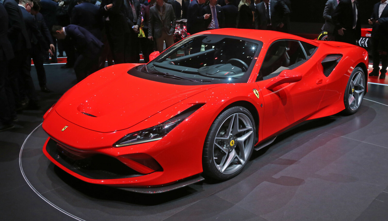 DEN RØDE: Ferrari V8 Tributo på Genève-utstillingen. DEN RØDE: Ferrari V8 Tributo på Genève-utstillingen.