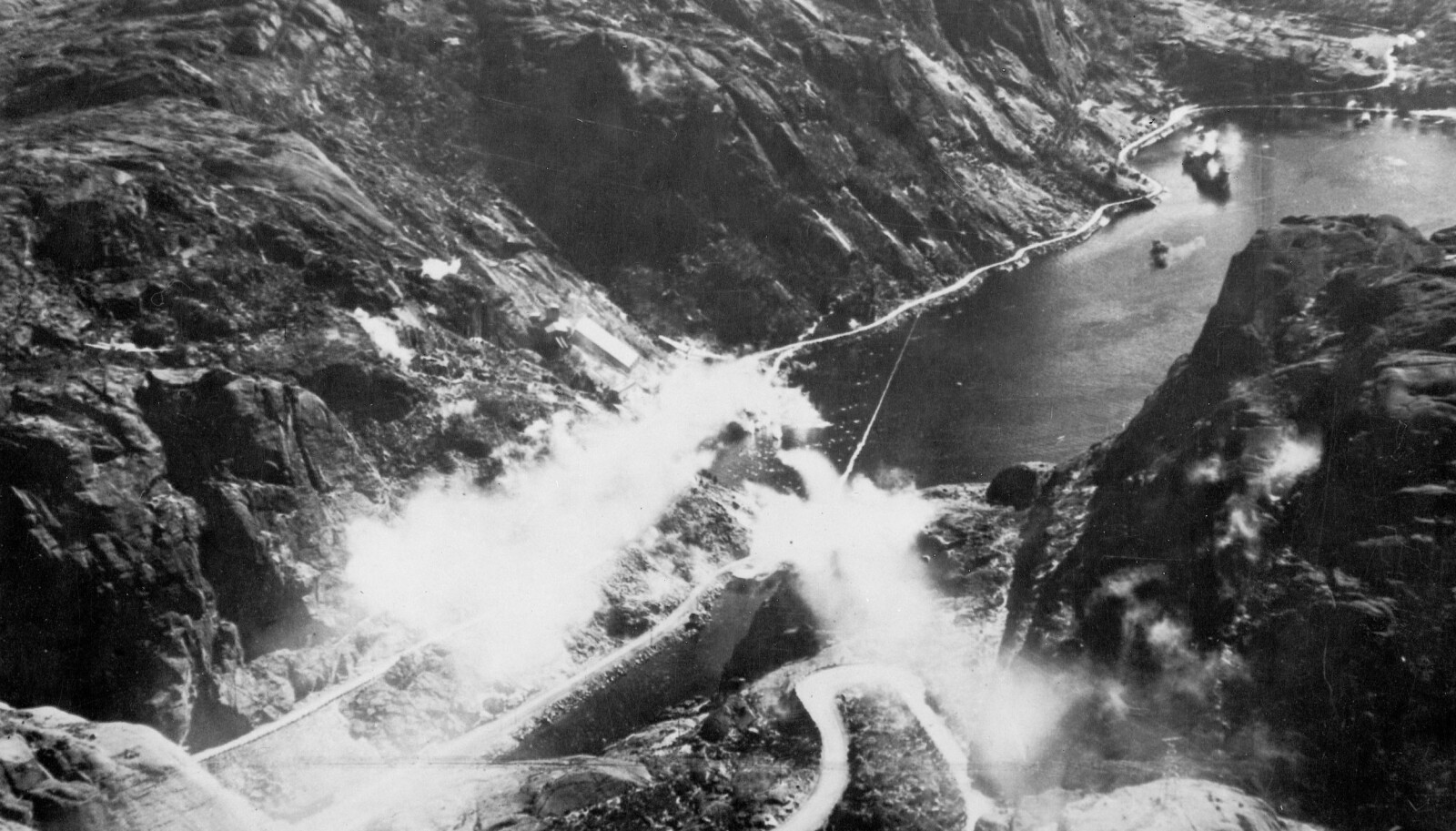 <b>I JØSSINGFJORDEN:</b> Altmark fotografert fra ett av de omliggende fjellene. <b>I JØSSINGFJORDEN:</b> Altmark fotografert fra ett av de omliggende fjellene.