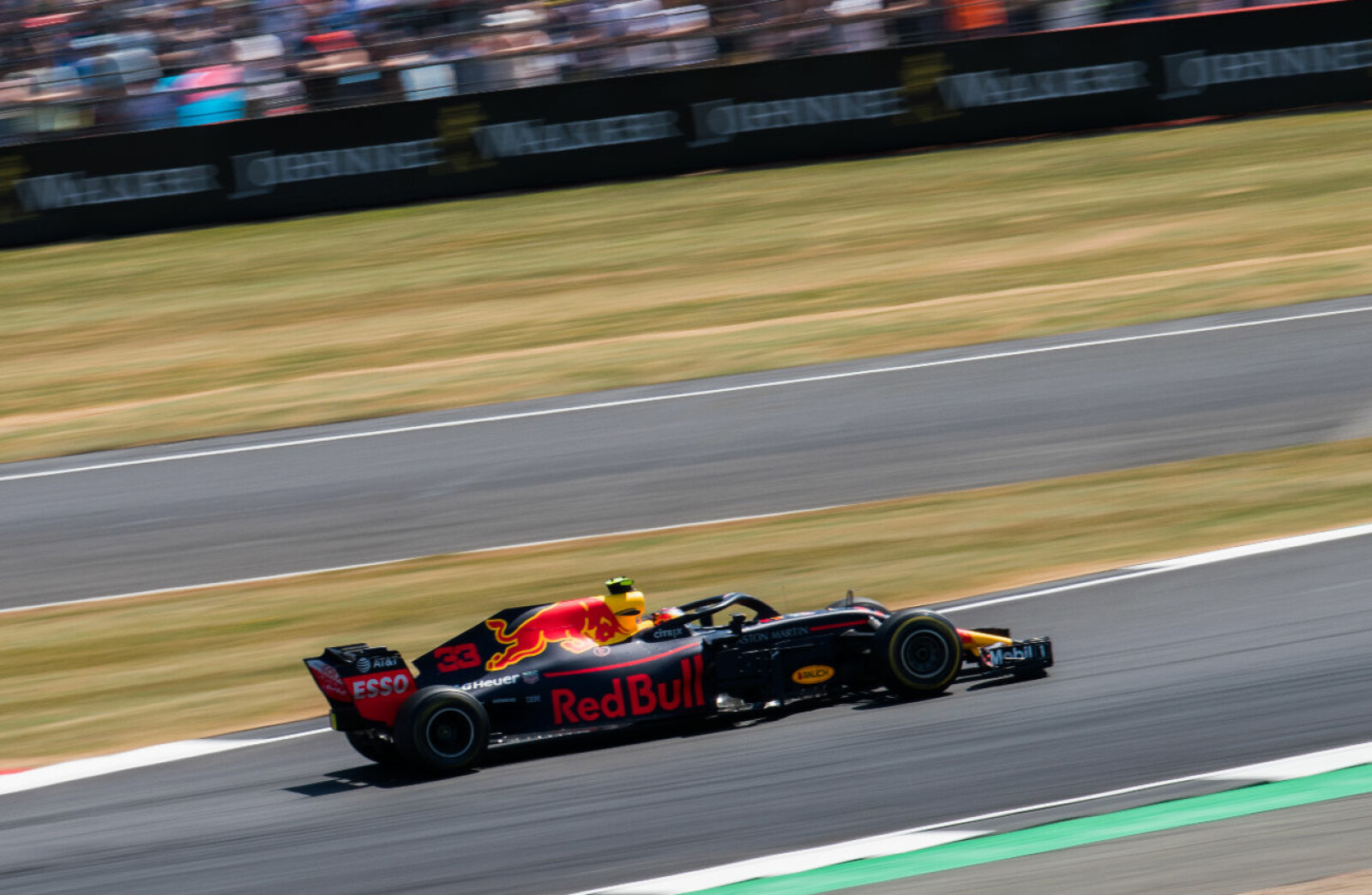 <b>BAK SCENEN:</b> F1 avgjøres selvsagt ikke bare på racerbanen. Bli med "behind the scenes" i ny Netflix-serie. <b>BAK SCENEN:</b> F1 avgjøres selvsagt ikke bare på racerbanen. Bli med "behind the scenes" i ny Netflix-serie.