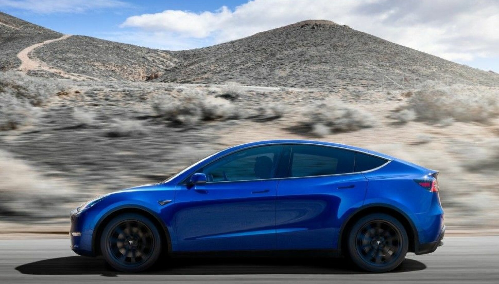 <b>MODEL 3 x MODEL X = MODEL Y: </b>En slags blanding av Model 3 og Model X. Resultatet er nye Model Y. <b>MODEL 3 x MODEL X = MODEL Y: </b>En slags blanding av Model 3 og Model X. Resultatet er nye Model Y.