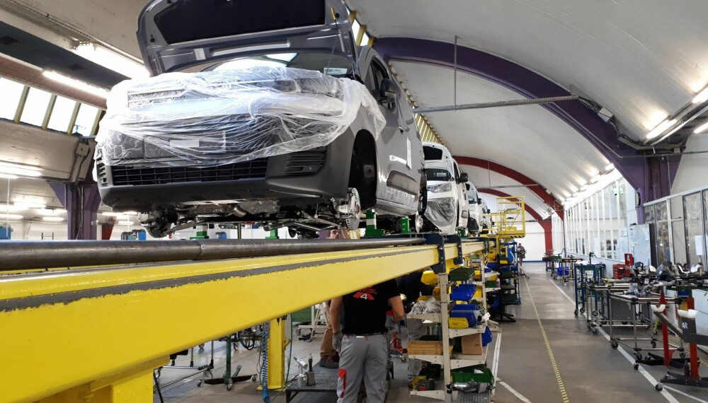 BYGGES OM: Ved Automobiles Dangel bygges Proace om til firehjulstrekker. BYGGES OM: Ved Automobiles Dangel bygges Proace om til firehjulstrekker.