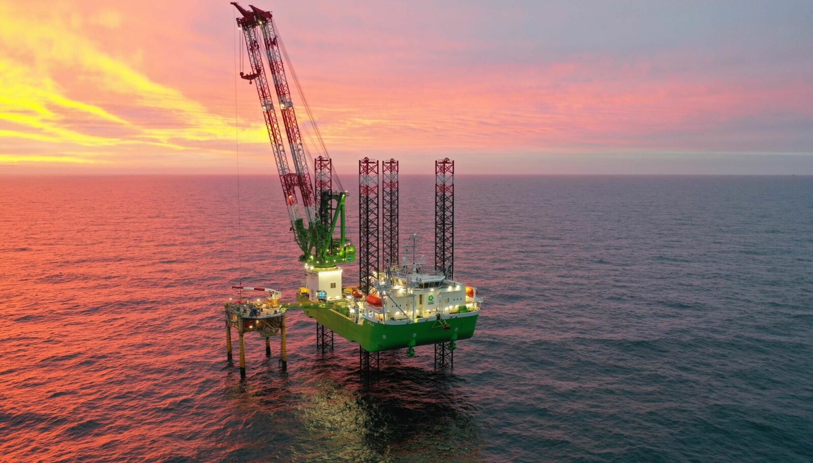 <b>NYTT FARTØY:</b> GeoSeas nyeste jackup-rigg "Apollo" har 107 meter høye ben. <b>NYTT FARTØY:</b> GeoSeas nyeste jackup-rigg "Apollo" har 107 meter høye ben.
