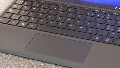 <b>GODT TASTATUR:</b> Type Cover har en god pekeplate og tastaturet er nesten like bra som på en vanlig bærbar PC. <b>GODT TASTATUR:</b> Type Cover har en god pekeplate og tastaturet er nesten like bra som på en vanlig bærbar PC.