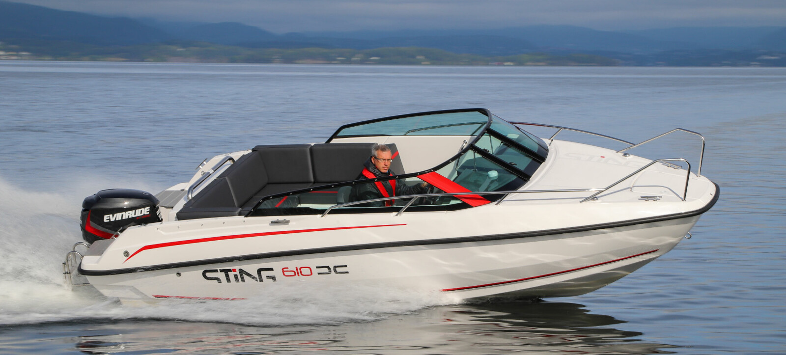 <b>STING 610 DC:</b> Sprek design sørger for at det ikke er noe inntrykk av «billigbåt» her <b>STING 610 DC:</b> Sprek design sørger for at det ikke er noe inntrykk av «billigbåt» her