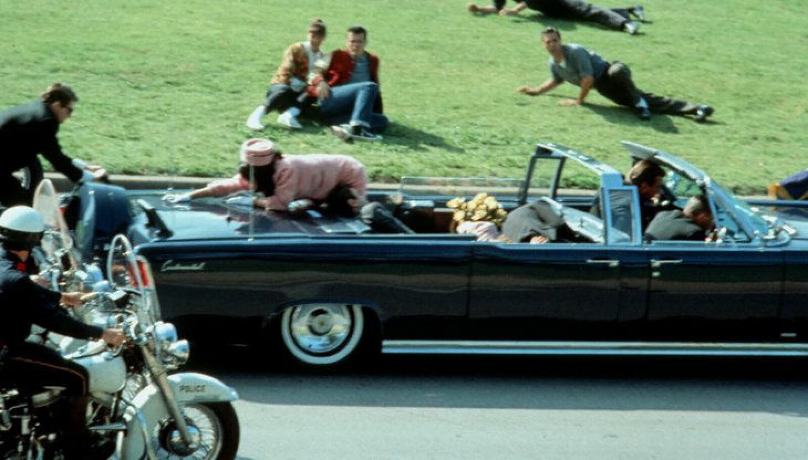 <b>KENNEDY BLIR SKUTT:</b> Krimreporteren satt hjemme i stuen og så på TV at vennen, president John F. Kennedy, ble skutt i Dallas i november 1963. <b>KENNEDY BLIR SKUTT:</b> Krimreporteren satt hjemme i stuen og så på TV at vennen, president John F. Kennedy, ble skutt i Dallas i november 1963.