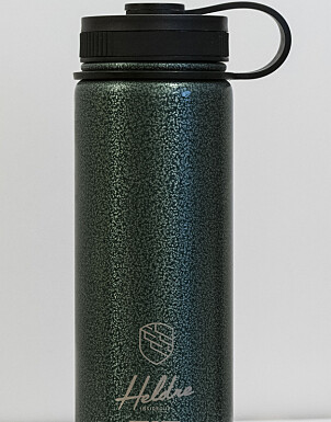 <b>ENKEL:</b> Heldre Isdalen er en enkel termos med vid tut for enkel påfylling. <b>ENKEL:</b> Heldre Isdalen er en enkel termos med vid tut for enkel påfylling.