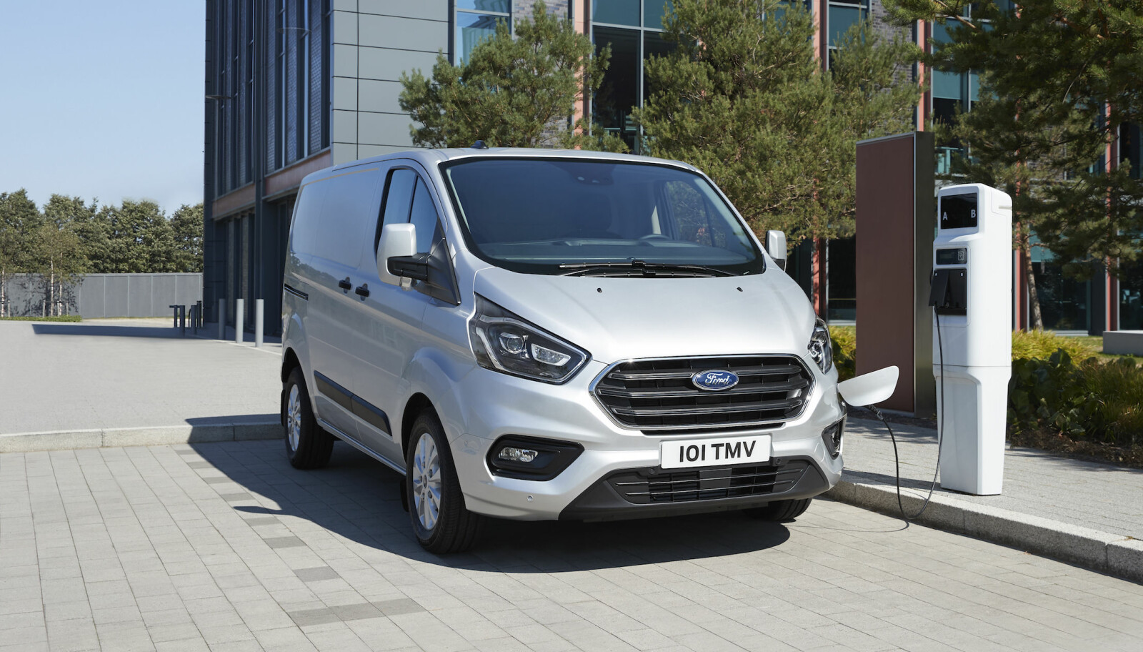 LADBAR VAREBIL: Ford Transit Custom som ladbar hybrid, LADBAR VAREBIL: Ford Transit Custom som ladbar hybrid,