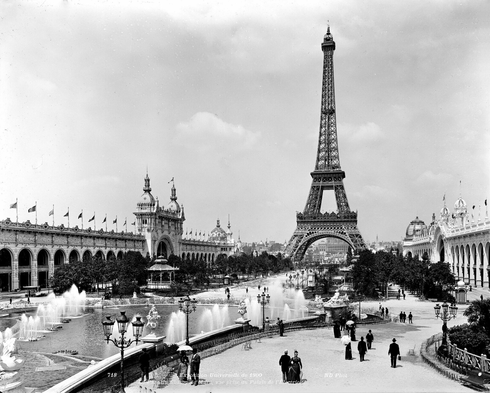 <b>TIL SALGS:</b> Gustave Eiffels tårn ble bygd til verdensutstillingen i Paris i 1889. I 1925 klarte en svindler å overbevise folk om at det skulle vekk. <b>TIL SALGS:</b> Gustave Eiffels tårn ble bygd til verdensutstillingen i Paris i 1889. I 1925 klarte en svindler å overbevise folk om at det skulle vekk.