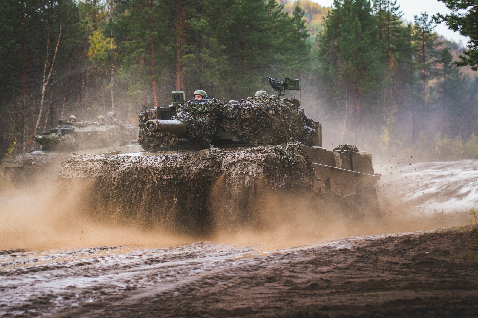 <b>LEOPARD:</b> Wisent 2s viktigste oppgave er støtteoppgaver for stridsvognen Leopard 2 (bildet). Wisent 2 er for øvrig basert på Leopard 2. <b>LEOPARD:</b> Wisent 2s viktigste oppgave er støtteoppgaver for stridsvognen Leopard 2 (bildet). Wisent 2 er for øvrig basert på Leopard 2.