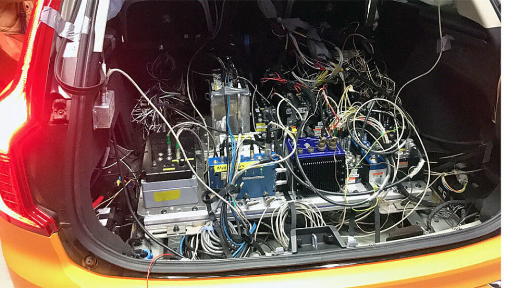 <b>SAMLER DATA: </b>Volvo samler inn utrolige mengder med data i hver krasj Dette er bagasjerommet på krasjtest-bilen. <b>SAMLER DATA: </b>Volvo samler inn utrolige mengder med data i hver krasj Dette er bagasjerommet på krasjtest-bilen.