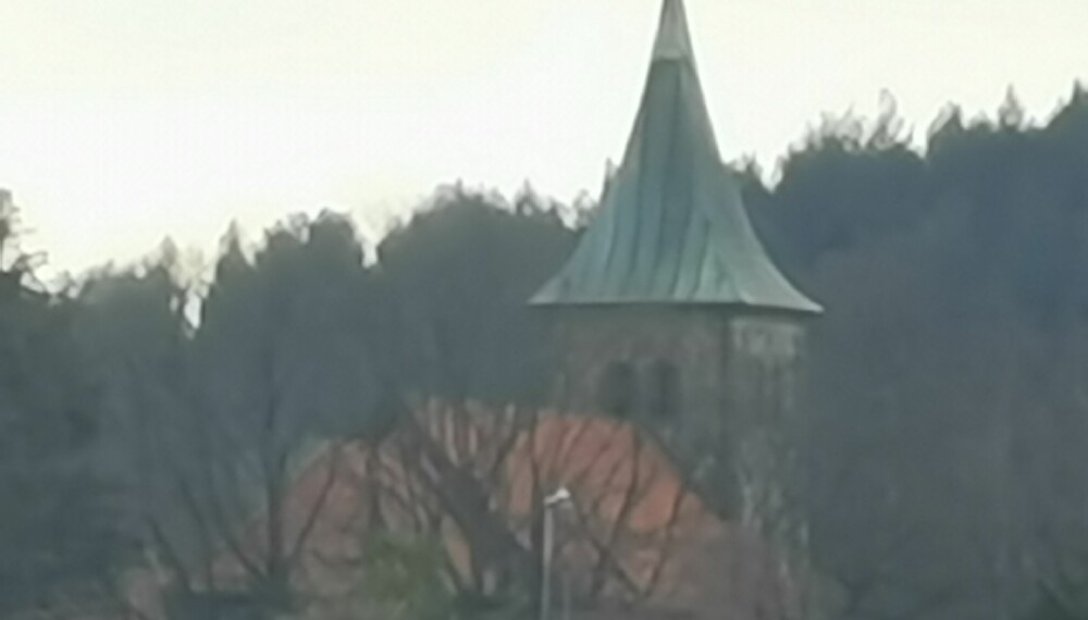 <b>50X ZOOM:</b> Imponerende, men utrolig vanskelig å få et spesielt godt og skarpt bilde uten bruke av stativ. Alle bildene over er tatt uten stativ. <b>50X ZOOM:</b> Imponerende, men utrolig vanskelig å få et spesielt godt og skarpt bilde uten bruke av stativ. Alle bildene over er tatt uten stativ.