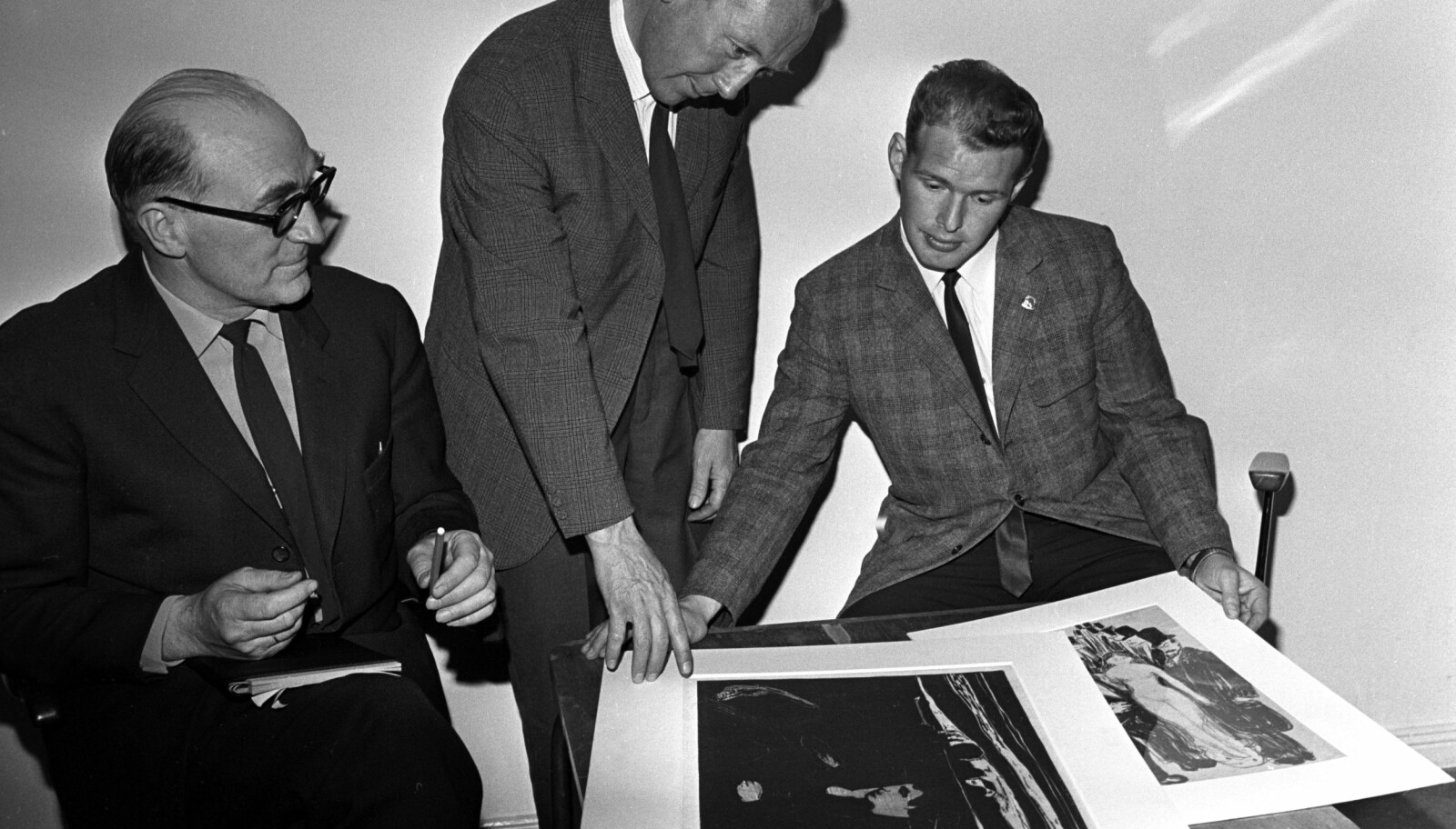 <b>KJENT FJES:</b> Leif A. Lier ble etter hvert en av Norges mest profilerte politimenn. Her er han avbildet under politiets pressekonferanse om Munch-tyveriene i 1968, tre år før drapet i Kristiansund. <b>KJENT FJES:</b> Leif A. Lier ble etter hvert en av Norges mest profilerte politimenn. Her er han avbildet under politiets pressekonferanse om Munch-tyveriene i 1968, tre år før drapet i Kristiansund.