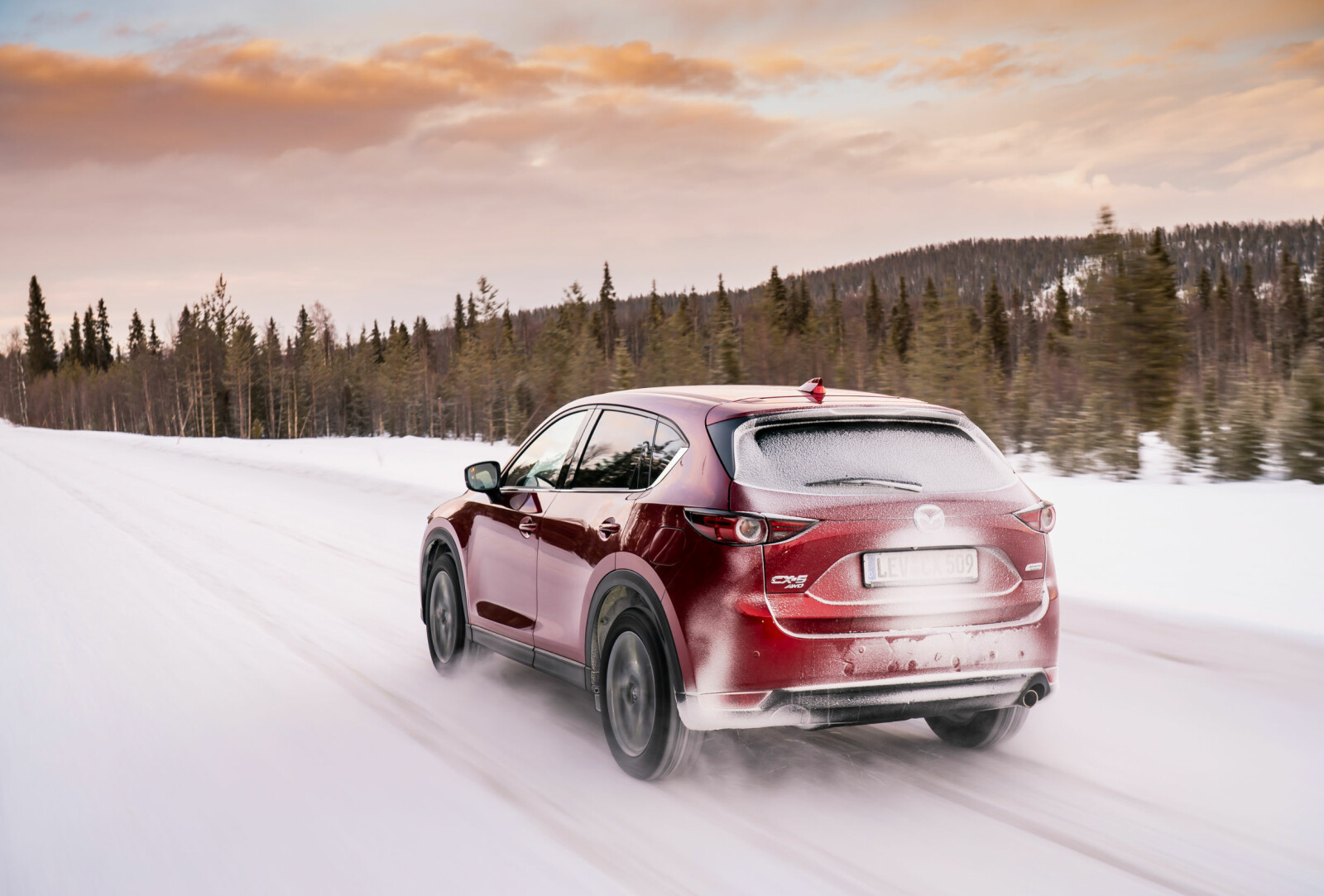 <b>UTEN REKKEVIDDEANGST:</b> Nye Mazda CX-5 fås kun i fossilutgaver, noe som gjør at man kan kjøre mil etter mil uten rekkeviddeangst. <b>UTEN REKKEVIDDEANGST:</b> Nye Mazda CX-5 fås kun i fossilutgaver, noe som gjør at man kan kjøre mil etter mil uten rekkeviddeangst.