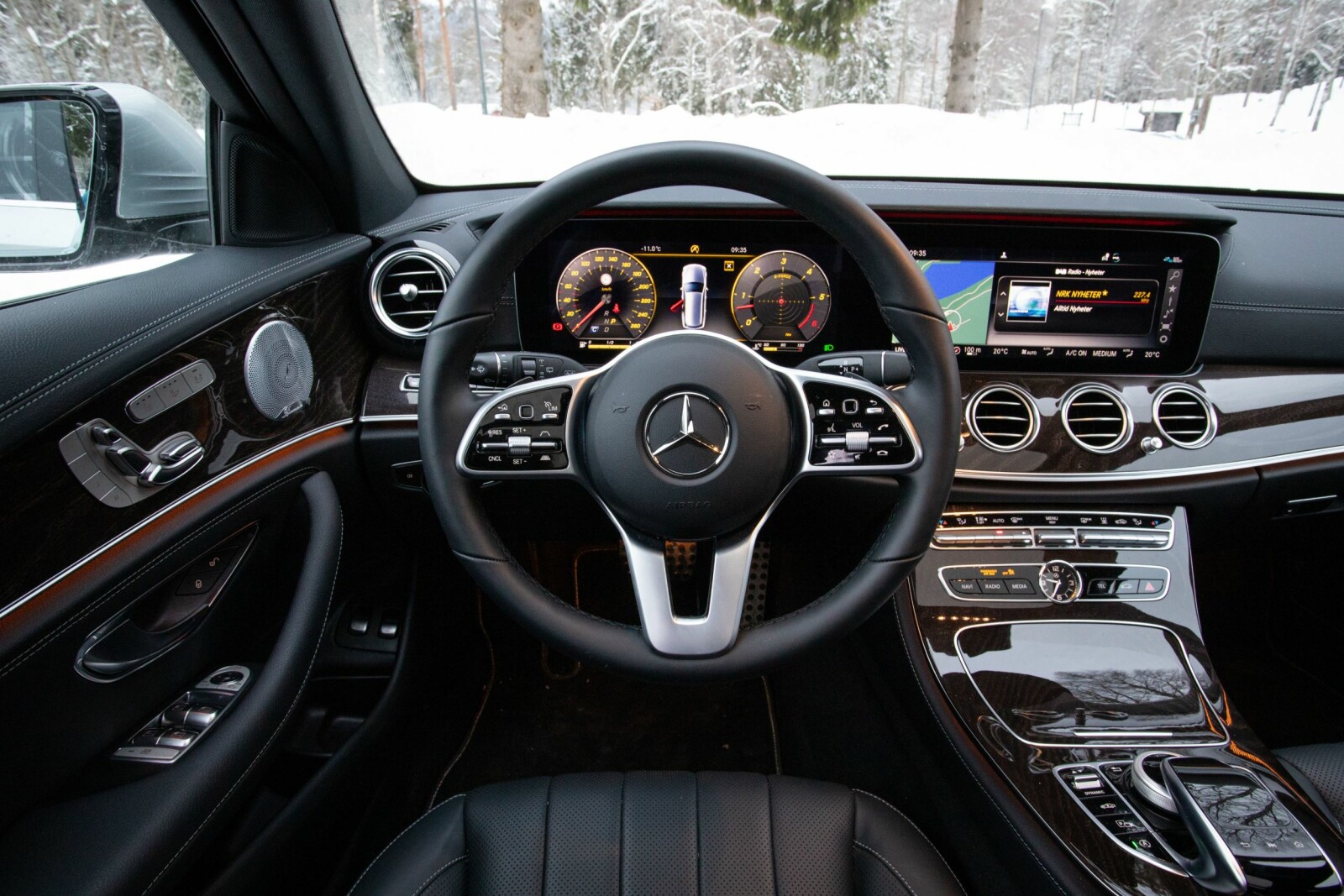 <b>FØRERPLASSEN:</b> Førermiljøet i Mercedes-Benz E400d All-Terrain. <b>FØRERPLASSEN:</b> Førermiljøet i Mercedes-Benz E400d All-Terrain.