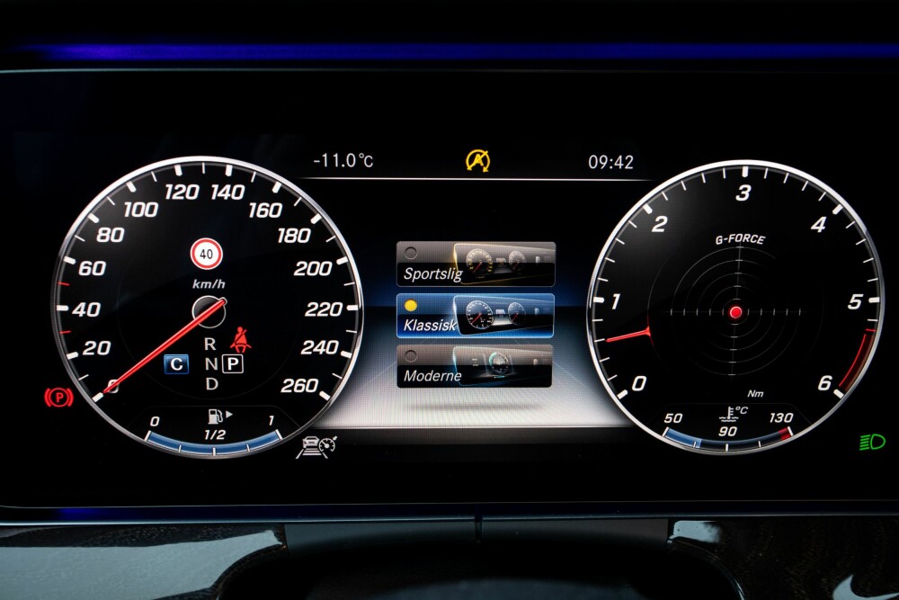 <b>INFORMASJON:</b> Mercedes har samlet mye informasjon i instrumentpanelet. <b>INFORMASJON:</b> Mercedes har samlet mye informasjon i instrumentpanelet.