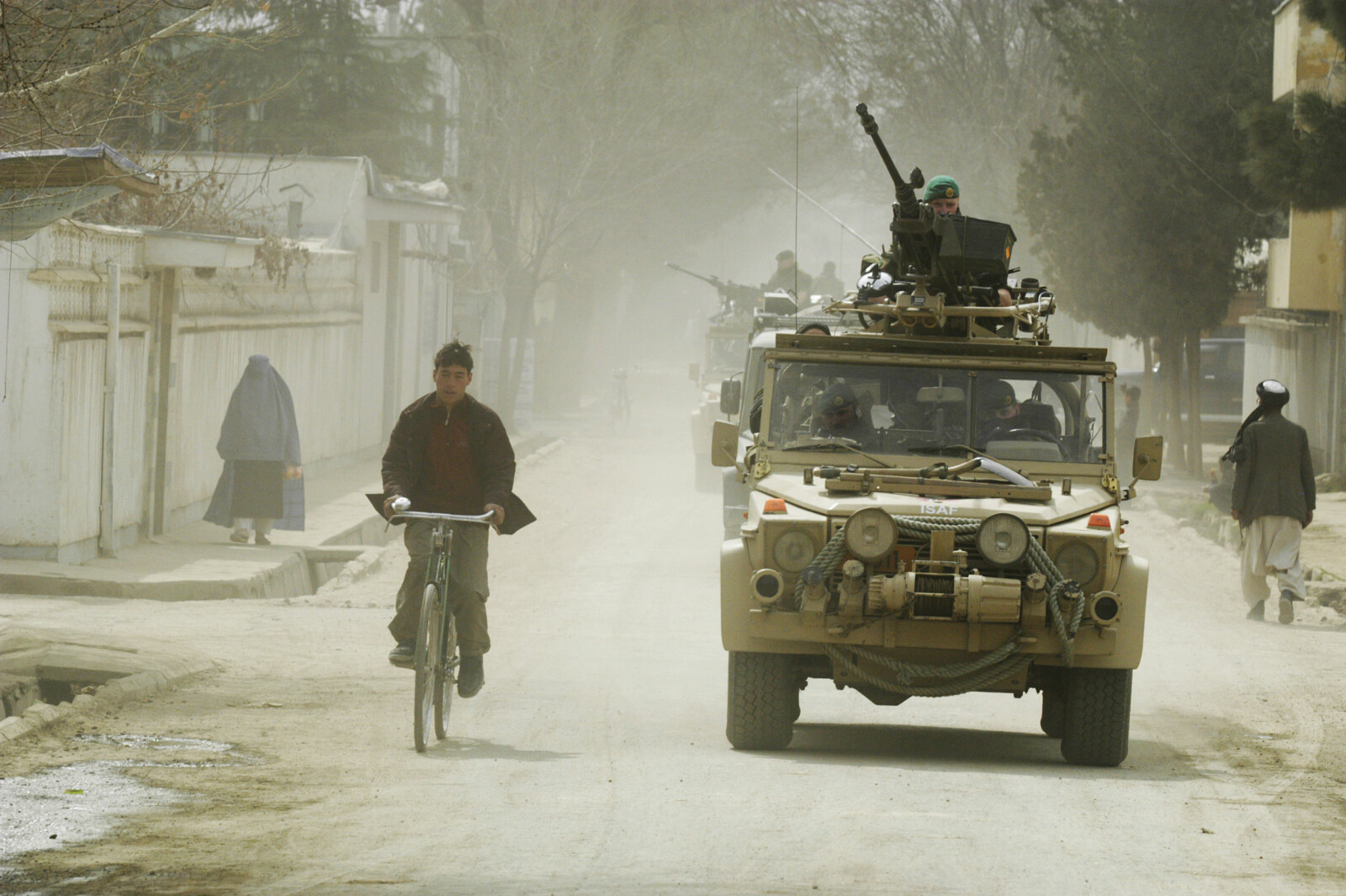 <b>ALLE KRIGERS VÅPEN:</b> Norsk patrulje i Kabul i 2004 med tolvsjuen montert på et lett multikjøretøy. <b>ALLE KRIGERS VÅPEN:</b> Norsk patrulje i Kabul i 2004 med tolvsjuen montert på et lett multikjøretøy.