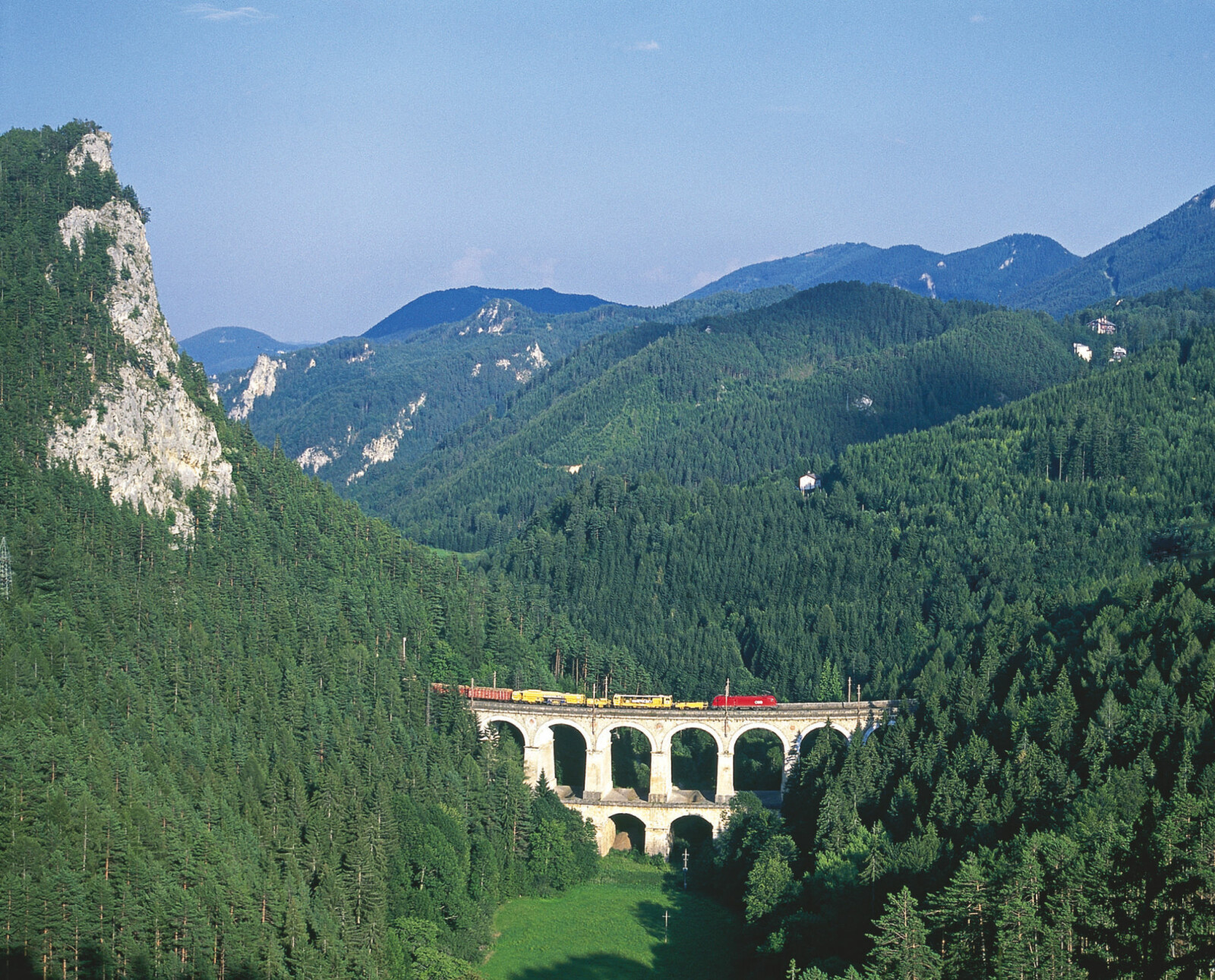 <b>SEMMERINGBAHN:</b> Over 20 000 arbeidere måtte til for å bygge Semmeringban for over 150 år siden. <b>SEMMERINGBAHN:</b> Over 20 000 arbeidere måtte til for å bygge Semmeringban for over 150 år siden.