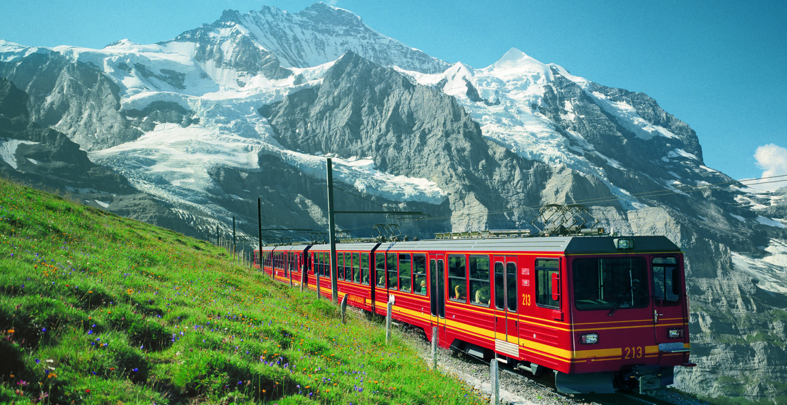 EUROPAS HØYESTE: Jungfraubahn tar deg til Europas høyest beliggende togstasjon. EUROPAS HØYESTE: Jungfraubahn tar deg til Europas høyest beliggende togstasjon.