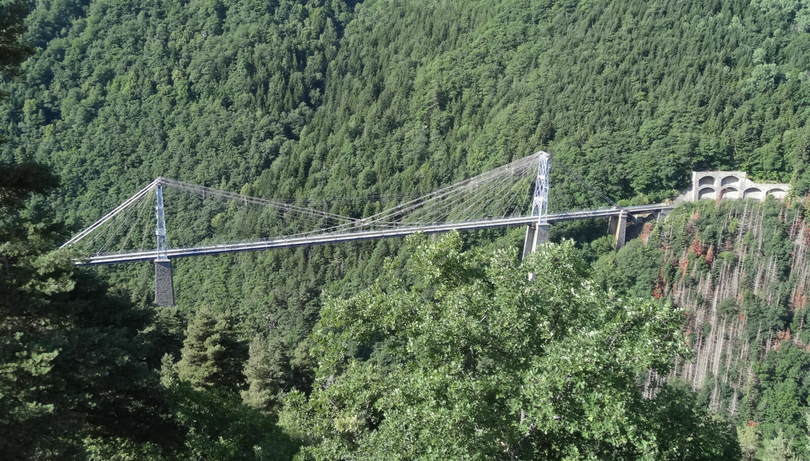 <b>HENGEBRO:</b> Pont de Gisclard i godvær. <b>HENGEBRO:</b> Pont de Gisclard i godvær.