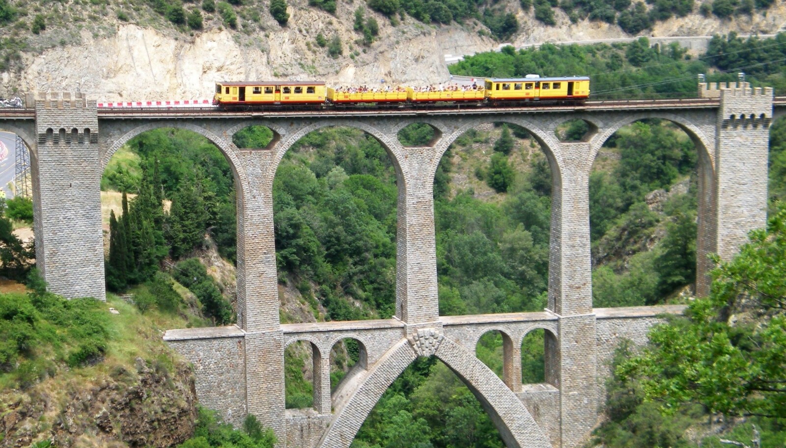 <b>VIADUKT:</b> Séjourné-viadukten er blant de flotteste konstruksjonene på Train Jaune-banen. <b>VIADUKT:</b> Séjourné-viadukten er blant de flotteste konstruksjonene på Train Jaune-banen.