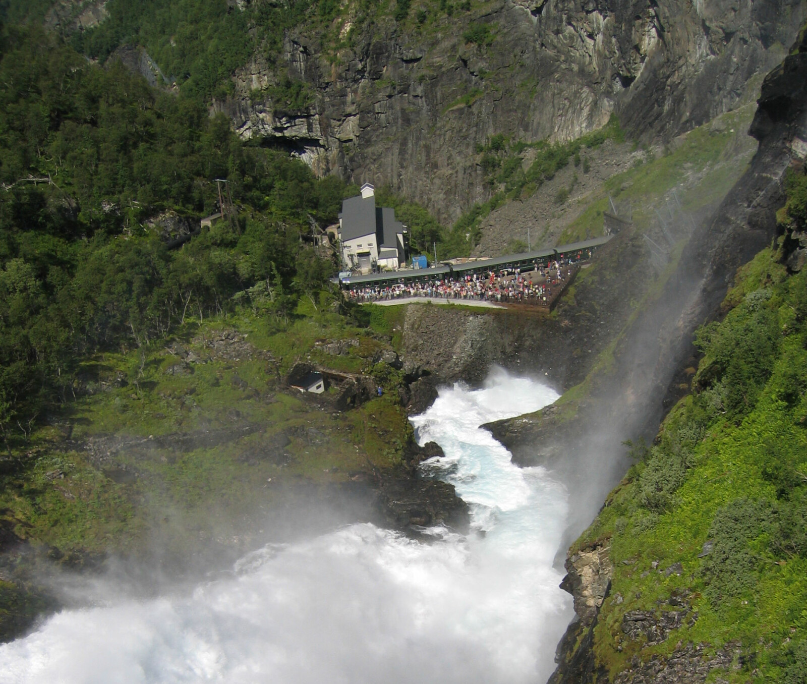 <b>FLÅMSBANEN:</b> Hvert år kommer tusenvis av turister til Norge for å kjøre Norges mest spektakulære togtur, Flåmsbanen. <b>FLÅMSBANEN:</b> Hvert år kommer tusenvis av turister til Norge for å kjøre Norges mest spektakulære togtur, Flåmsbanen.