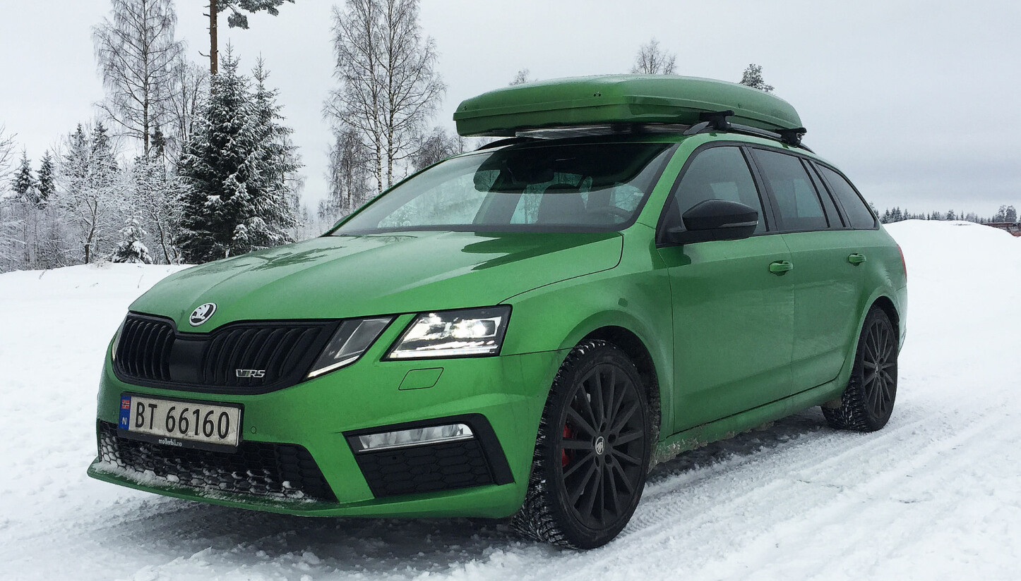 VINTERBIL: Skoda Octavia RS diesel med firehjulstrekk er en prima vinterbil dersom høyere bakkeklaring ikke er must. VINTERBIL: Skoda Octavia RS diesel med firehjulstrekk er en prima vinterbil dersom høyere bakkeklaring ikke er must.