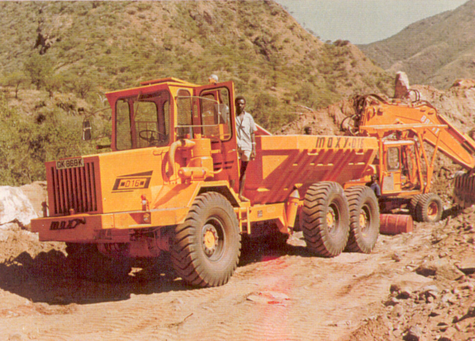 <b>AFRIKA:</b> De norske dumperne har gjort nytte i alle verdensdeler. Her er en D16 på anlegg i Kenya i 1977. <b>AFRIKA:</b> De norske dumperne har gjort nytte i alle verdensdeler. Her er en D16 på anlegg i Kenya i 1977.