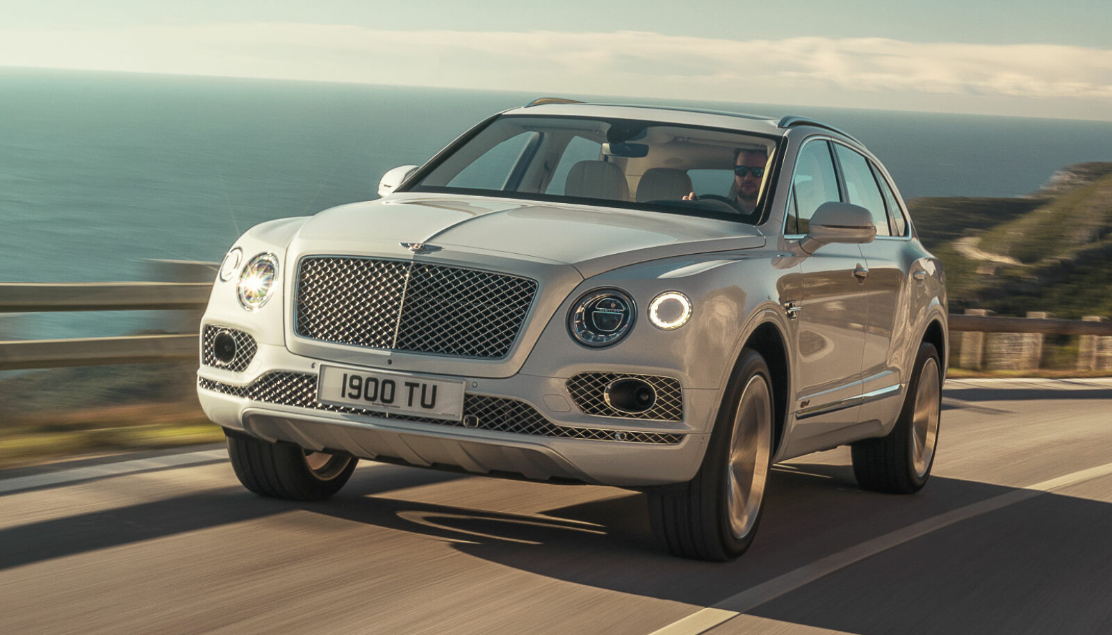 LADBAR HYBRID: Bentayga Hybrid skal greie 0-100 km/t på 5,5 sekunder. LADBAR HYBRID: Bentayga Hybrid skal greie 0-100 km/t på 5,5 sekunder.