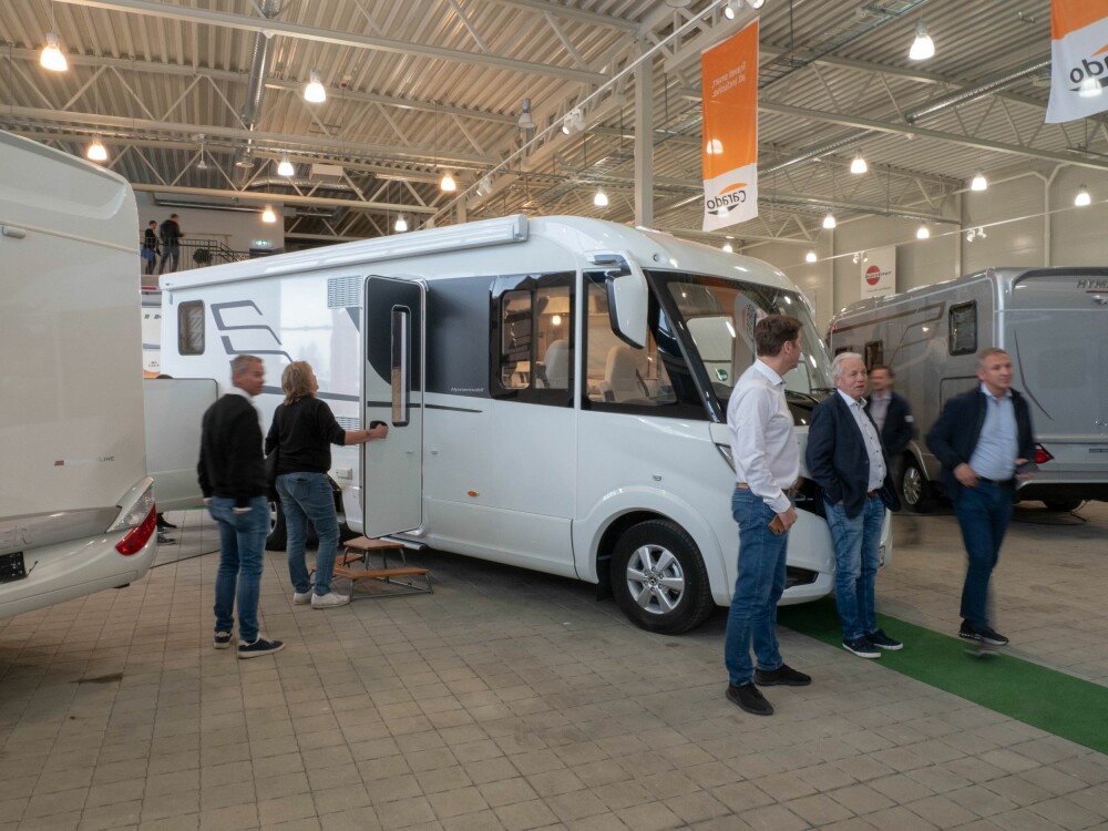 <b>NYSGJERRIGE:</b> Hymer B ML 780 i lokalene til Kroken Caravan Oslo. Forhandlere fra hele Norge var inviterte for å se på den og B ML 790. <b>NYSGJERRIGE:</b> Hymer B ML 780 i lokalene til Kroken Caravan Oslo. Forhandlere fra hele Norge var inviterte for å se på den og B ML 790.