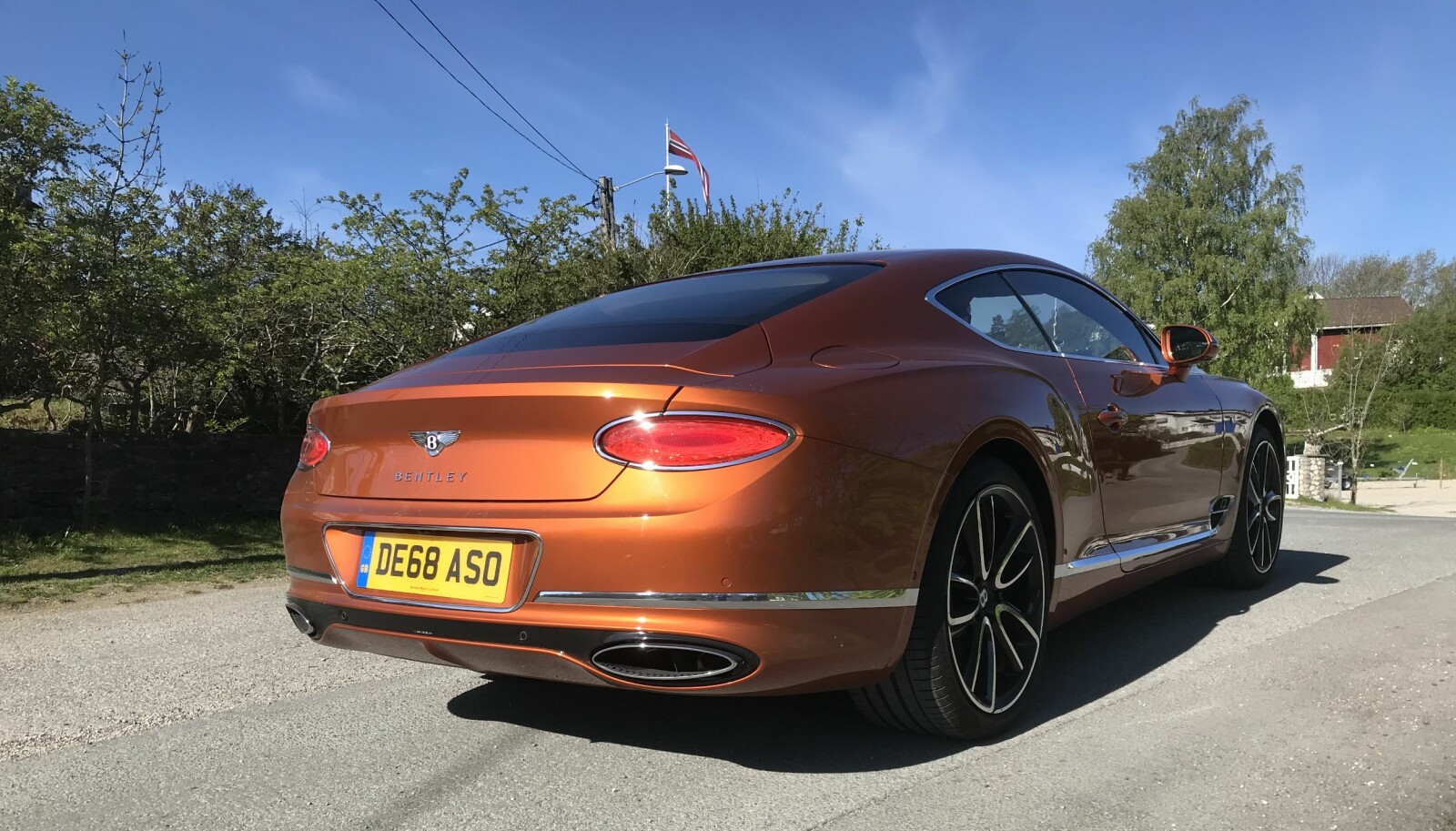 LUKSUS: Bentley Continental GT. LUKSUS: Bentley Continental GT.