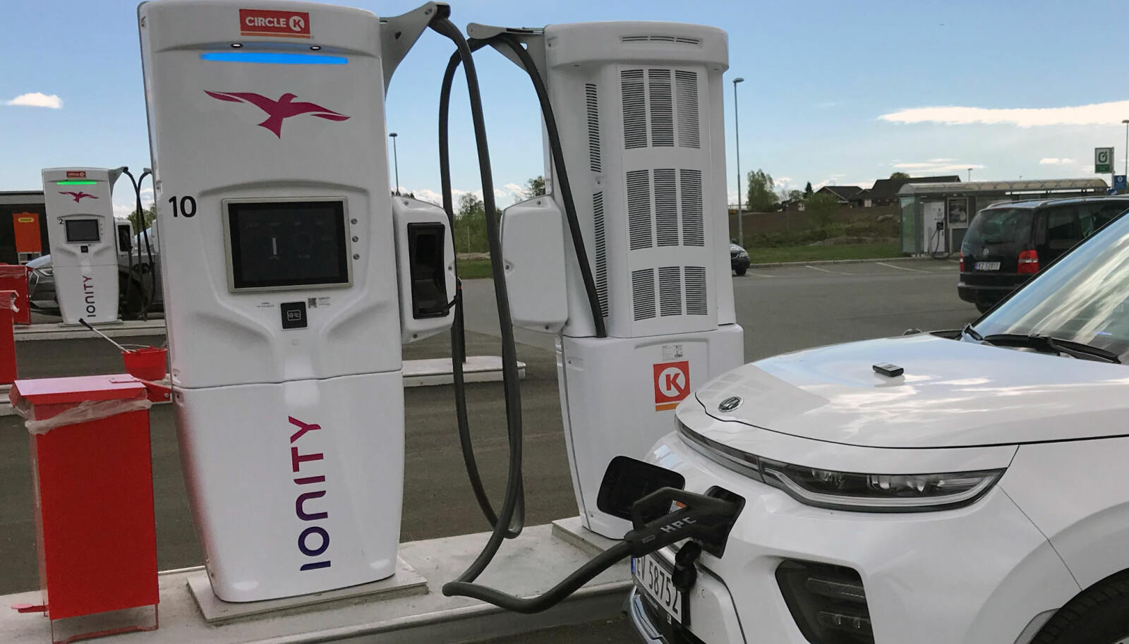 SUPERLADER: På Ionity-laderne skal Kia e-Soul klare 80 kW. Vi oppnår 75 for et lite øyeblikk. SUPERLADER: På Ionity-laderne skal Kia e-Soul klare 80 kW. Vi oppnår 75 for et lite øyeblikk.