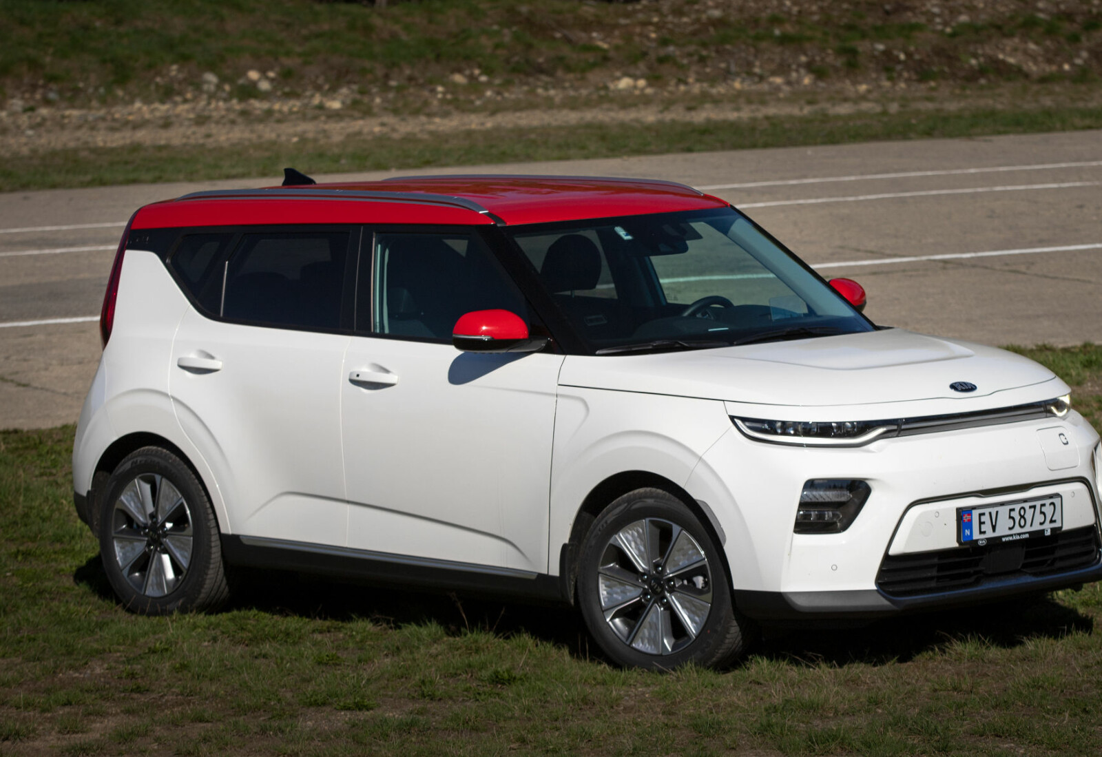 <b>STØRRE:</b> Kia e-Soul har mer plass enn forgjengeren. Men er ingen komplett familibil. <b>STØRRE:</b> Kia e-Soul har mer plass enn forgjengeren. Men er ingen komplett familibil.