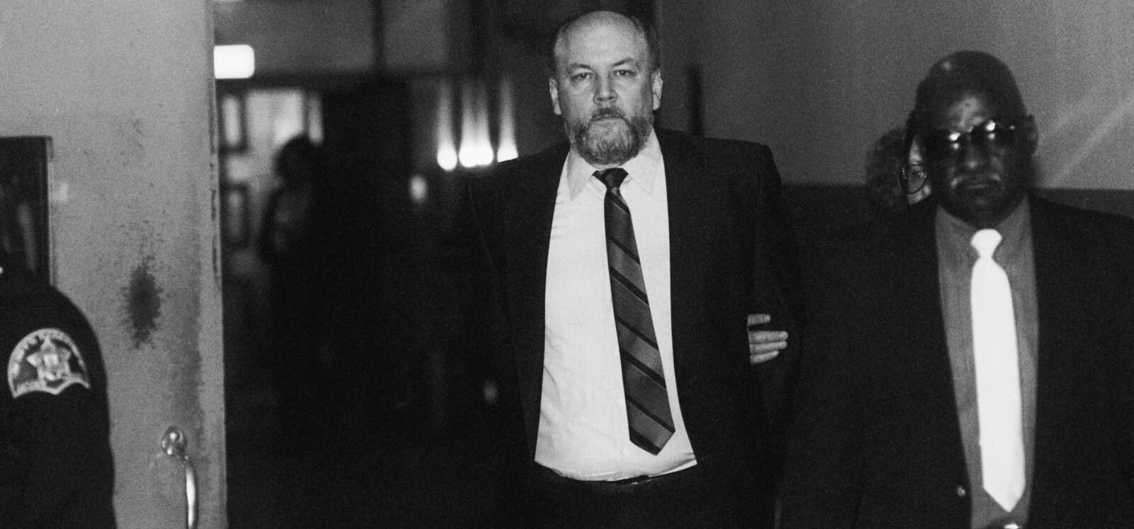 <b>ICEMAN:</b> Her er den beryktede leiemorderen Richard «The Iceman» Kuklinski i 1988 på vei inn i rettssalen i New Jersey for å høre dommen: Dobbel livstidsstraff uten mulighet til å bli benådet. <b>ICEMAN:</b> Her er den beryktede leiemorderen Richard «The Iceman» Kuklinski i 1988 på vei inn i rettssalen i New Jersey for å høre dommen: Dobbel livstidsstraff uten mulighet til å bli benådet.