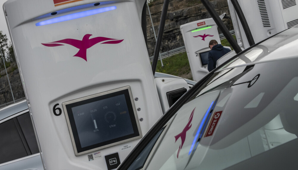 HURTIGLADING: Store batterier krever stor ladehastighet.EQC blir nok fast inventar på Ionity-laderne framover. HURTIGLADING: Store batterier krever stor ladehastighet.EQC blir nok fast inventar på Ionity-laderne framover.