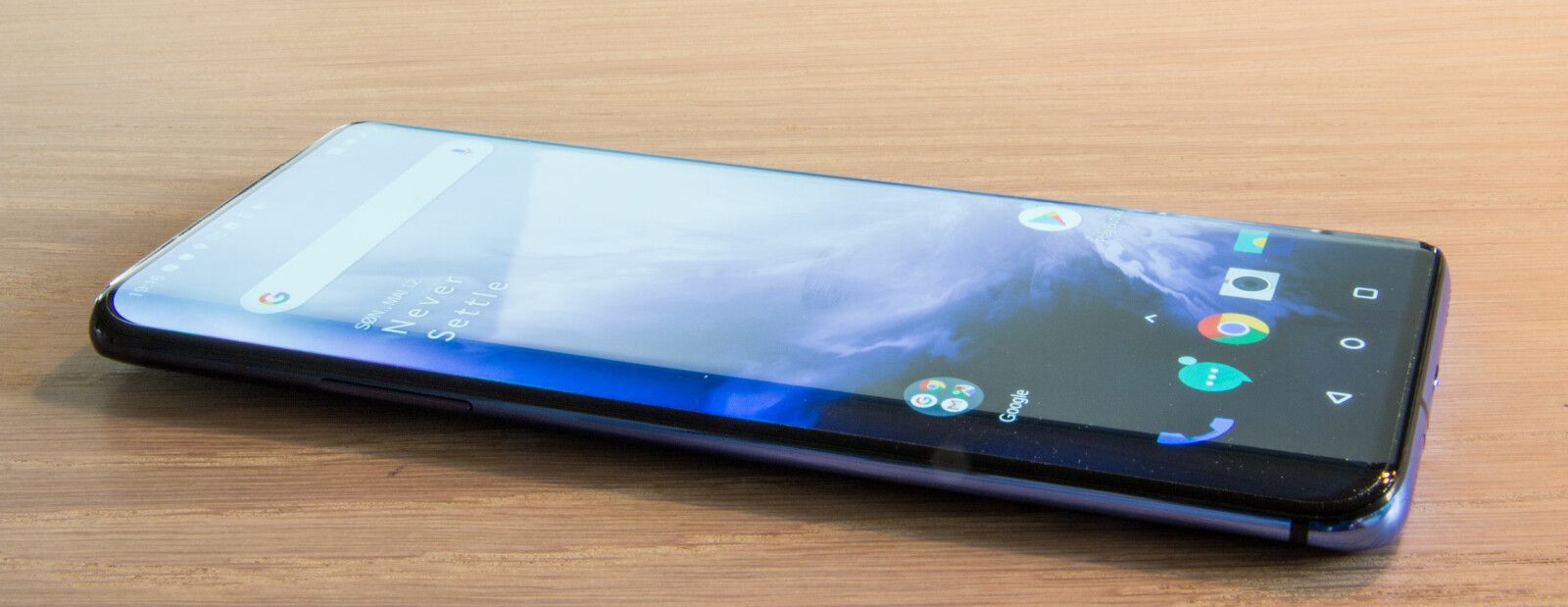 <b>STOR SKJERM:</b> OnePlus 7 Pro har en 6,67 tommers stor AMOLED-skjerm. <b>STOR SKJERM:</b> OnePlus 7 Pro har en 6,67 tommers stor AMOLED-skjerm.