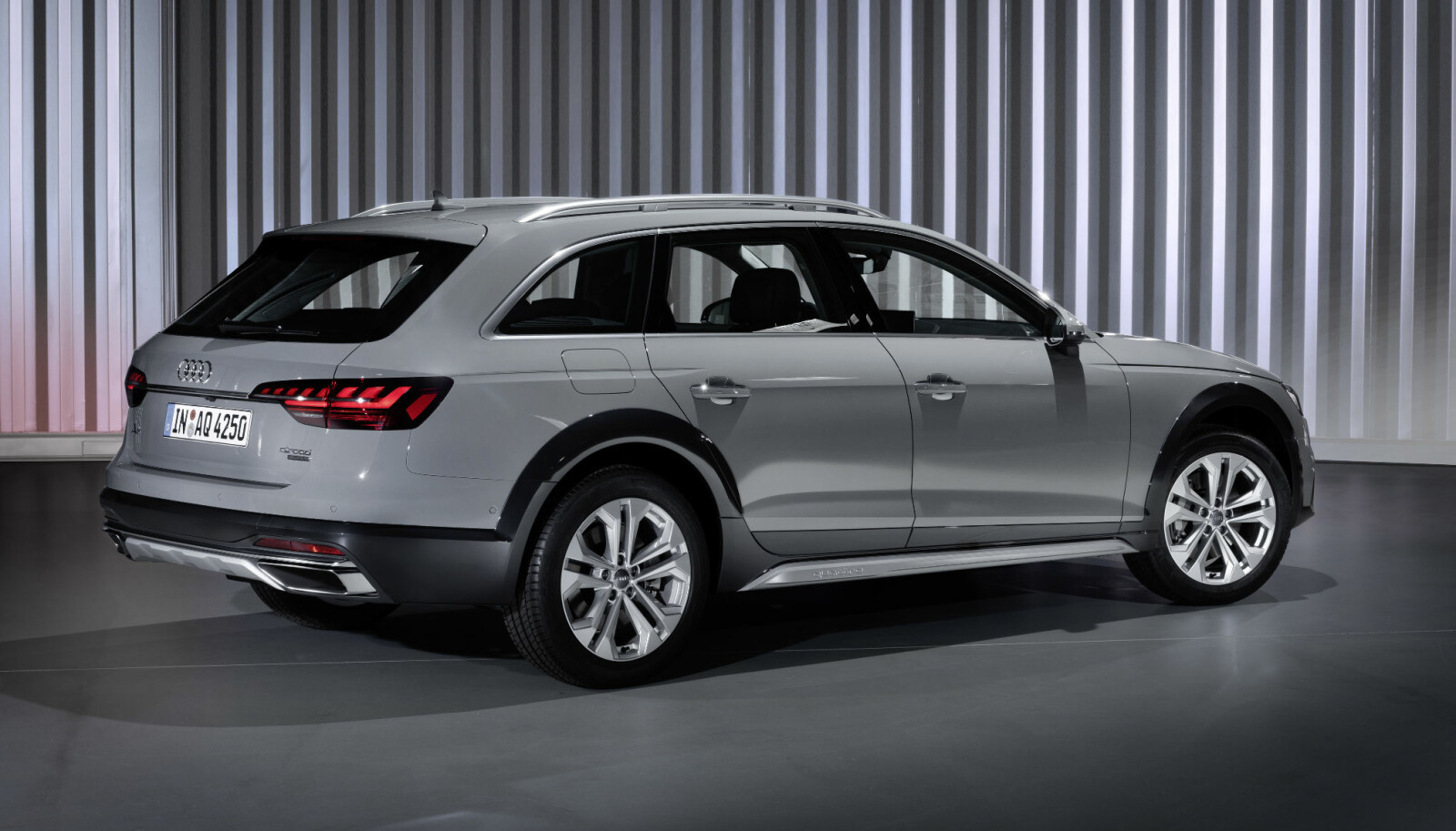 HØYERE: Audi A4 Allroad øker bakkeklaringen. HØYERE: Audi A4 Allroad øker bakkeklaringen.