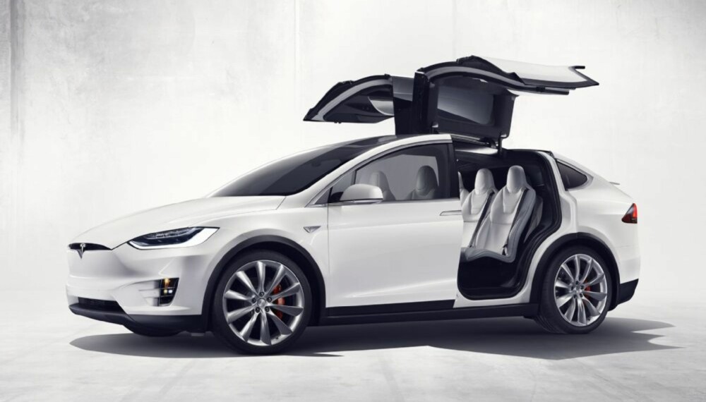 <b>VINGEDØRER: </b>De spektakulære dørene ga Tesla en god del utfordringer, men har også gitt Model X mye ekstra oppmerksomhet. <b>VINGEDØRER: </b>De spektakulære dørene ga Tesla en god del utfordringer, men har også gitt Model X mye ekstra oppmerksomhet.