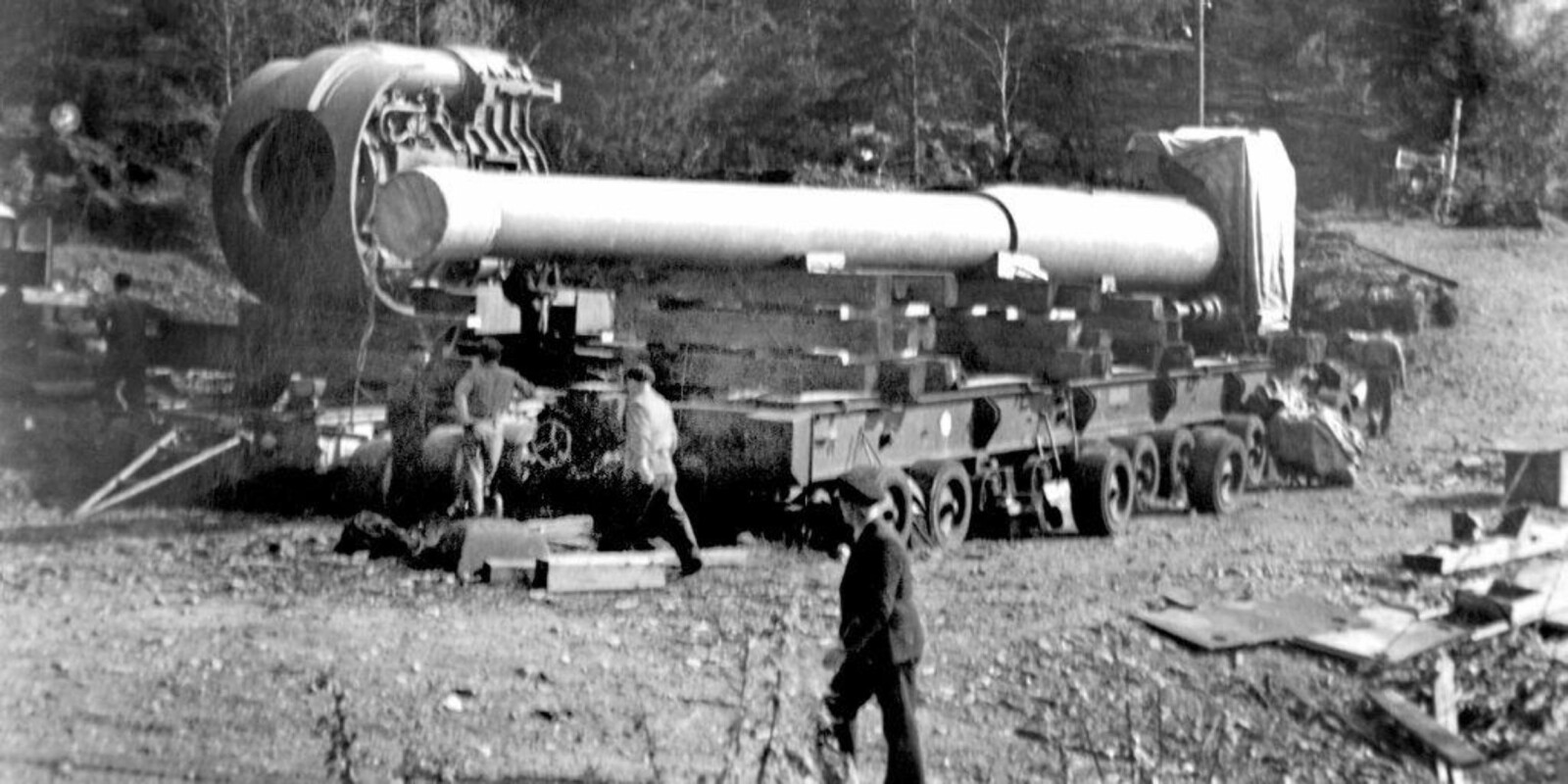 <b>TUNGVEKTER: </b>Hovedkanonen på Vardås fort veide 100 tonn. <b>TUNGVEKTER: </b>Hovedkanonen på Vardås fort veide 100 tonn.