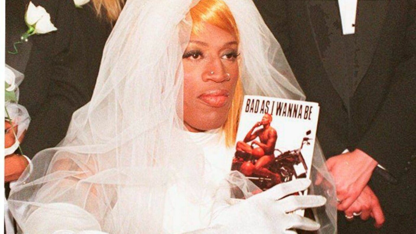 <b>FARGERIKE: </b>Verden er full av fargerike idrettsutøvere som har bemerket seg langt utenfor sportsarenaen. Her ser du Dennis Rodman utkledd som kvinne. <b>FARGERIKE: </b>Verden er full av fargerike idrettsutøvere som har bemerket seg langt utenfor sportsarenaen. Her ser du Dennis Rodman utkledd som kvinne.